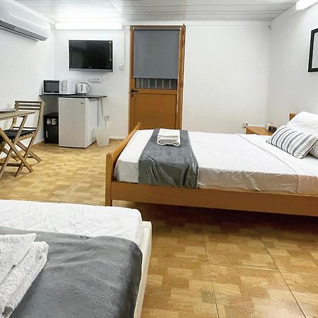 Comfortable, Modern Studio Apartment Протарас Екстер'єр фото