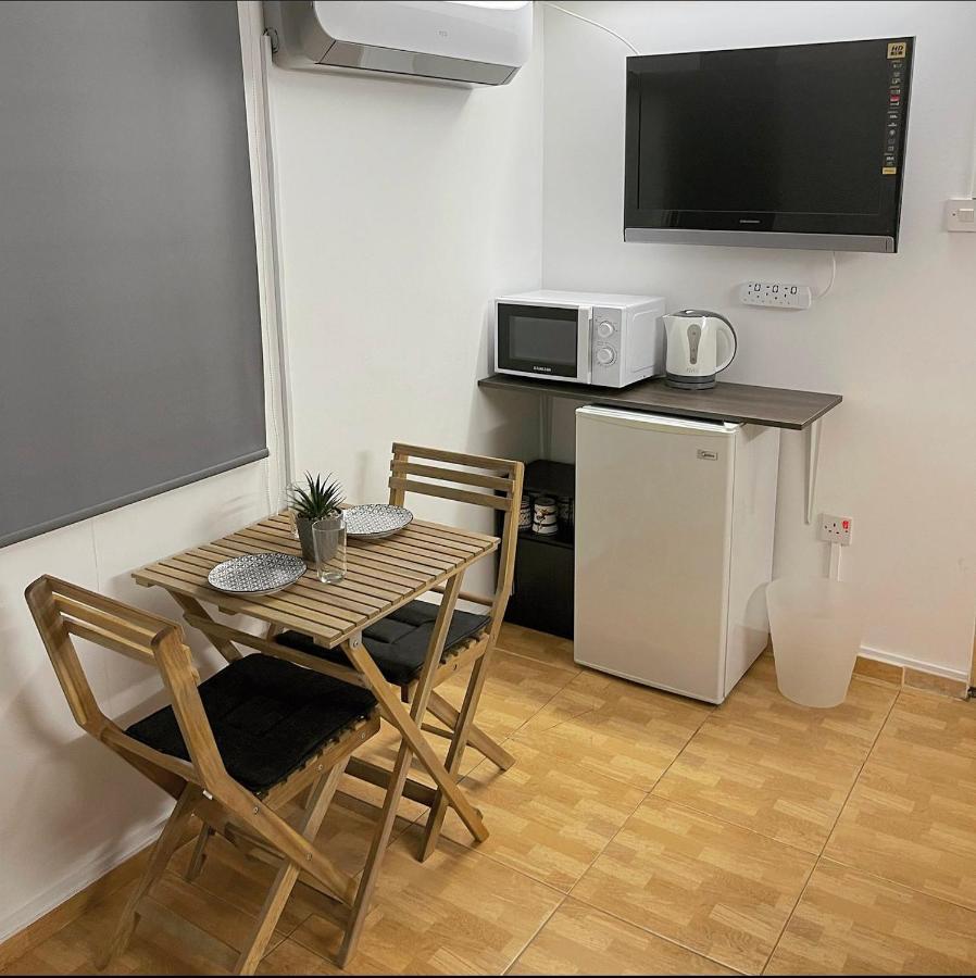 Comfortable, Modern Studio Apartment Протарас Екстер'єр фото